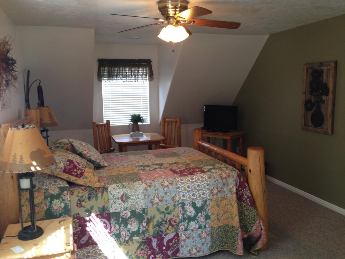 Standard Queen Room